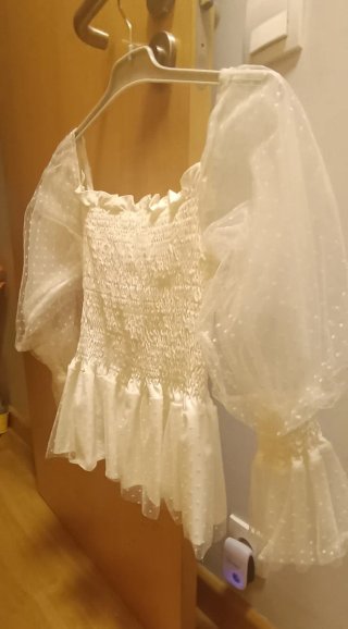 Top Blanco con Mangas Abullonadas