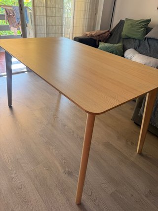Mesa de comedor de madera