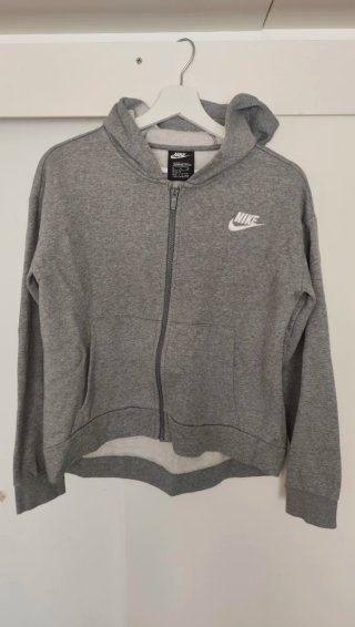 Chaqueta Nike Gris con Capucha.