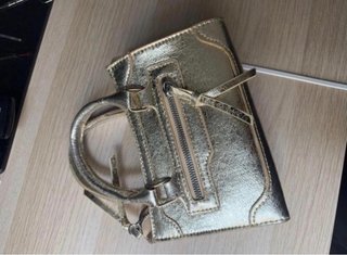Bolso Dorado de Mano