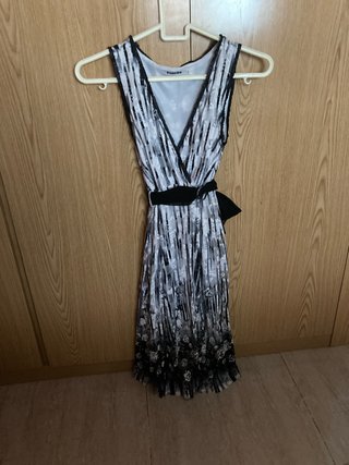 Vestido de fiesta estampado blanco y negro