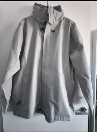 Chubasquero Decathlon Gris