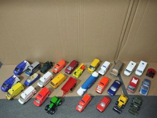 Lotto di 30 modellini Siku 1/64