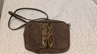 Bolso Marrón con Detalle de Textura