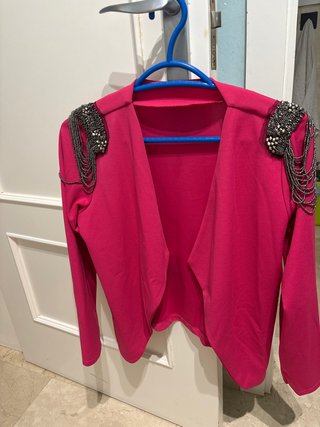 Torera Rosa con Detalles en Hombros