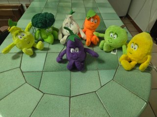 Set di 7 peluche a forma di frutta e verdura