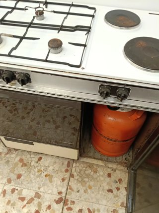 Cocina de Gas Butano y fuegos eléctricos con Horno