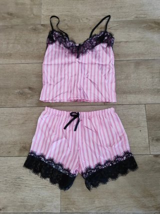 Pijama de dos piezas rosa y negro nuevo estrenar