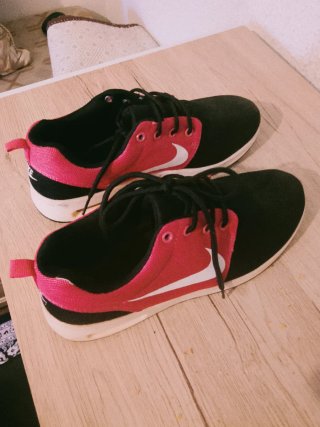 Zapatillas Nike Mujer Negro y Rosa