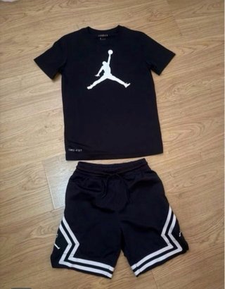 Conjunto Jordan para niño . Talla M nike de niño.