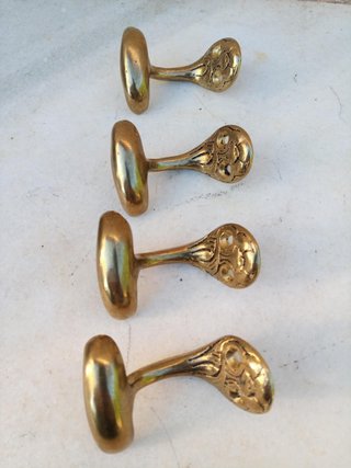 Perchas de latón.