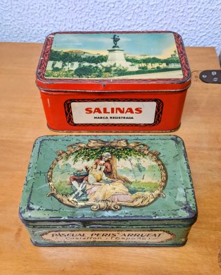Tre scatole di latta antiche