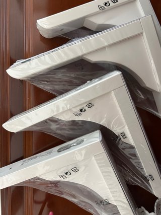 Escuadras de madera blancas Ikea