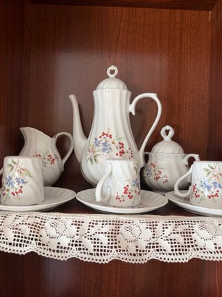 Juego de Café de Porcelana con Motivos Florales