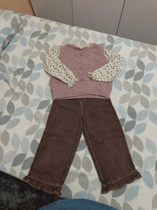 Conjunto de ropa artesanal