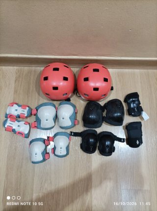 Set de 2 Cascos y Protecciones para Niños