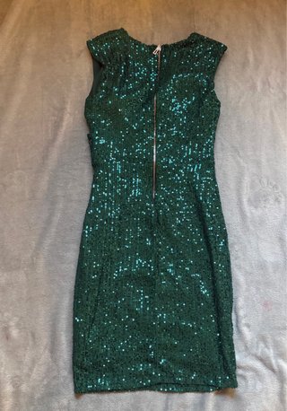 Vestido de fiesta verde con lentejuelas