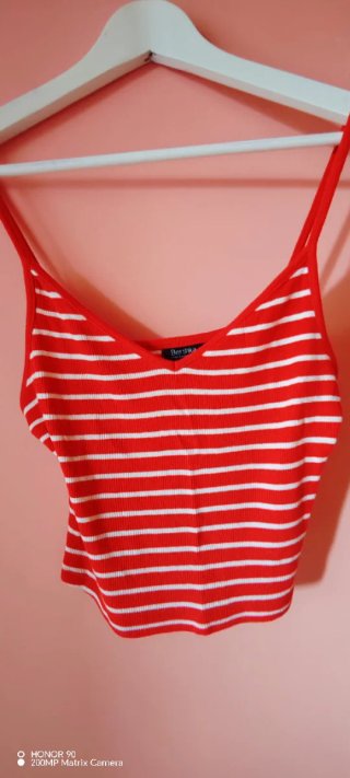 Camiseta de tirantes. Bershka. Talla M