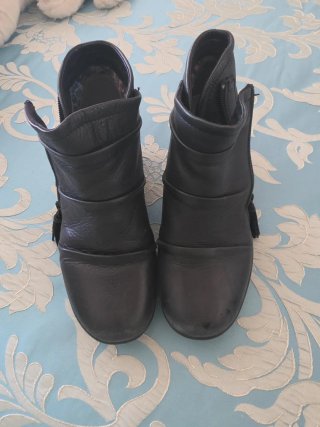 Botines de piel negros