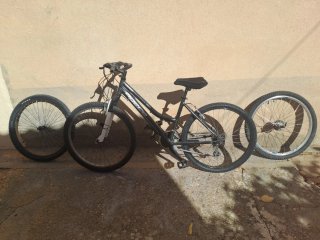 Bicicleta de Montaña con 2 Ruedas Extra