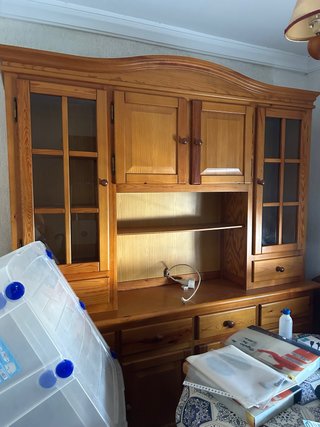 Armario grande de madera