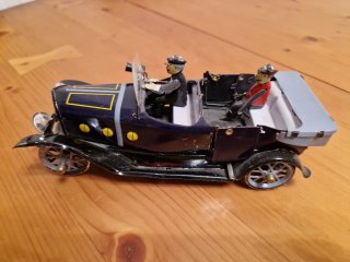 Coche de juguete antiguo de metal