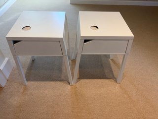 2 Mesitas de noche IKEA blancas.
