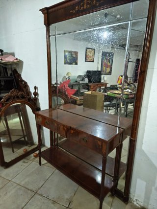 Mueble recibidor con espejo clásico