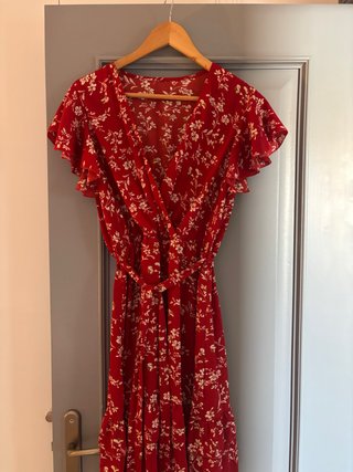 Vestido rojo con estampado floral