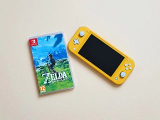 Nintendo Switch Lite Amarilla + Zelda BOTW