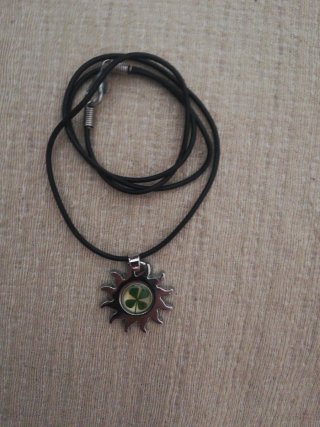 Colgante Trébol con Cordón Negro