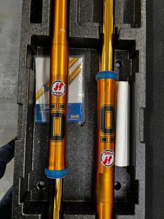 Suspensiones Öhlins Horquillas + Amortiguador.