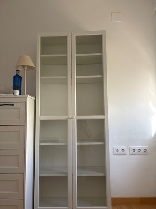 Librería Blanca con Puertas de Cristal