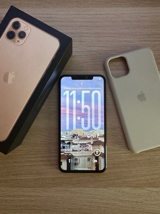iPhone 11 Pro Max in oro con finitura metallizzata