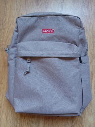 Mochila nueva marca Levi's color gris