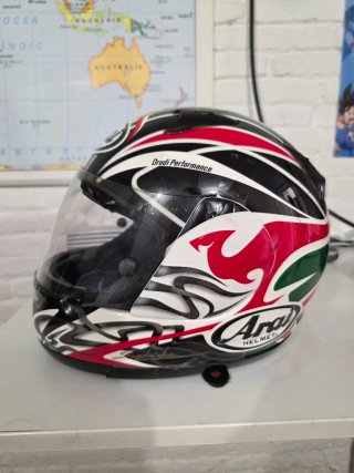 Casco Arai Astro R para restaurar o colección.
