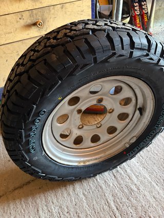 Neumático y Llanta 4x4 suzuki llanta 15”