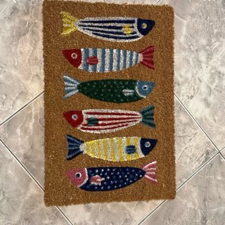 Tappeto d'ingresso in sisal con pesci stampati