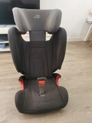 La silla es muy cómoda, ligera, fácil de instalar