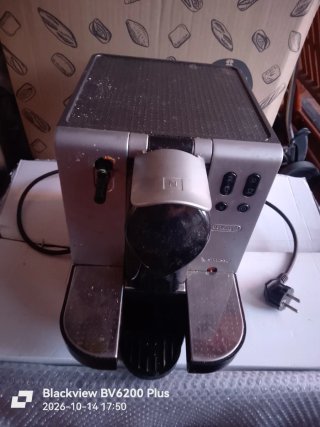 Cafetera Nespresso DeLonghi, hazme oferta