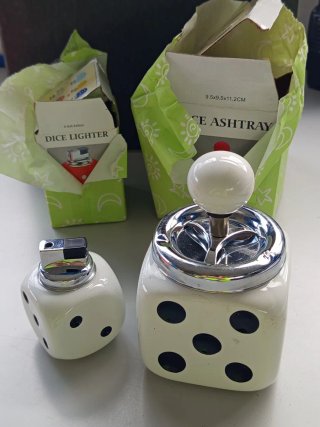 Set de Encendedor y Cenicero en forma de Dados