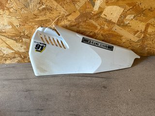 Tapa Lateral Husqvarna Blanca