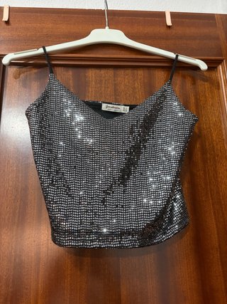 Top de fiesta Stradivarius negro y plata