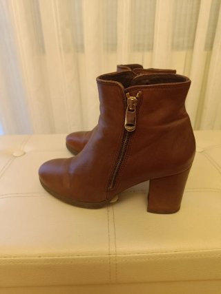 Botines de tacón marrones