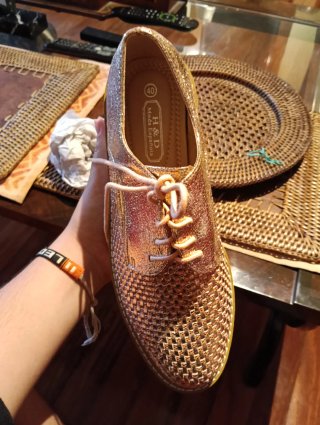Zapatos H&D Dorados Talla 40