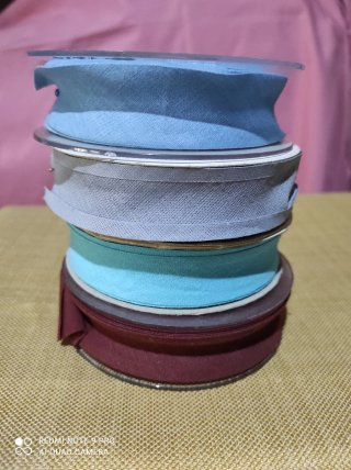 Set di 4 rocchetti di nastro sbieco in cotone