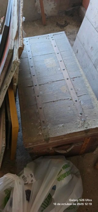 Baúl antiguo de madera