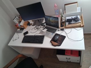 Mesa de escritorio blanca