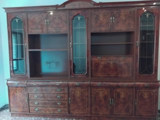 Mueble de Comedor Clásico de Madera
