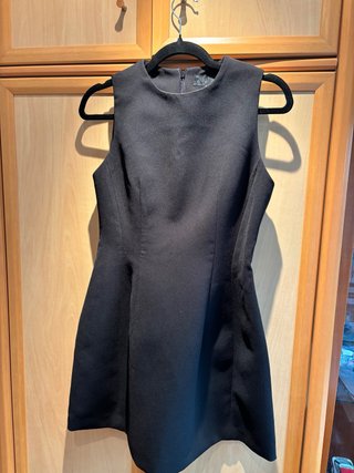 Vestido Negro Estilo Minimalista